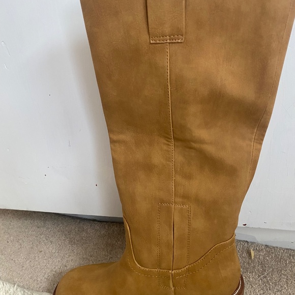 Boots - Picture 4 of 4